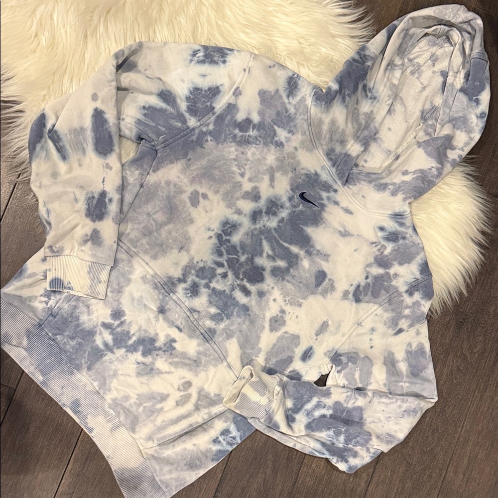 Nike Big Kids Blue & White Tie-Dye Sportswear Club Fleece Hoodie - Size L